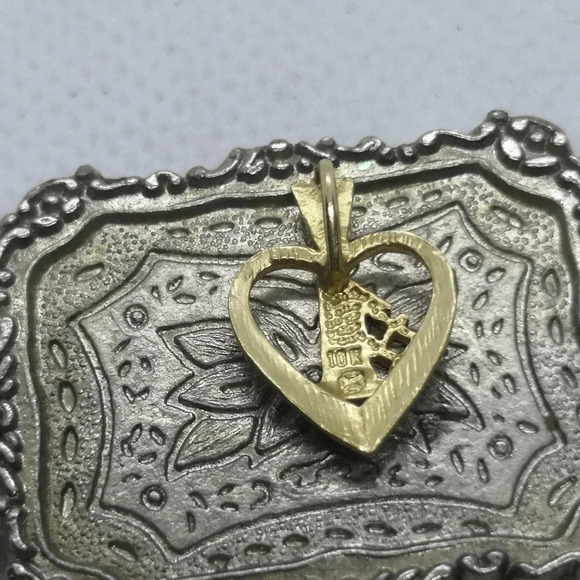 10k yellow gold heart pendant - Picture 2 of 2